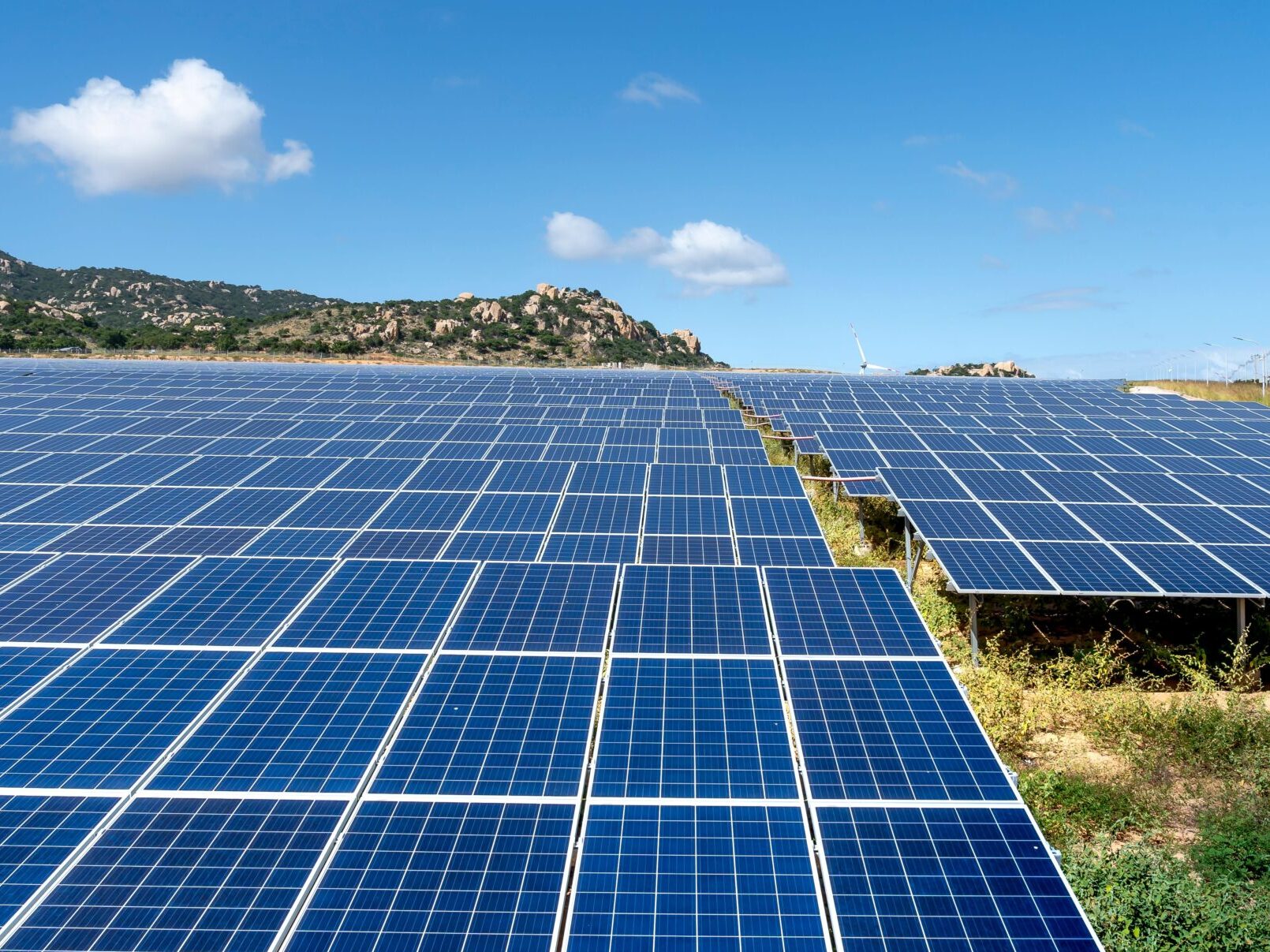 Solar energy storage battery